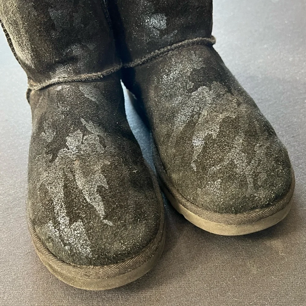 UGG Classic Short Metallic Camo Boot size 7